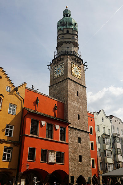 Außenansicht Blick auf den Stadtturm von Innsbruck